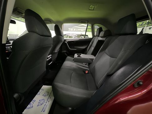 Used 2021 Toyota RAV4 LE AWD/4WD image 26