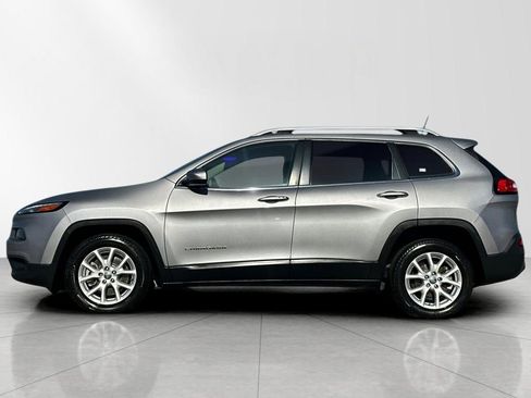 Used 2018 Jeep Cherokee Latitude Plus image 3