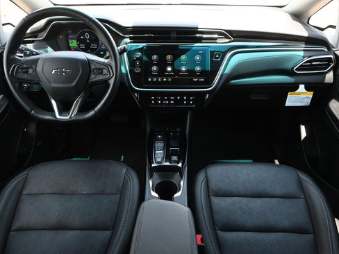 Used 2023 Chevrolet Bolt LT w/ Infotainment Package FWD image 8