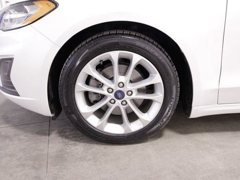 Used 2020 Ford Fusion SE image 11