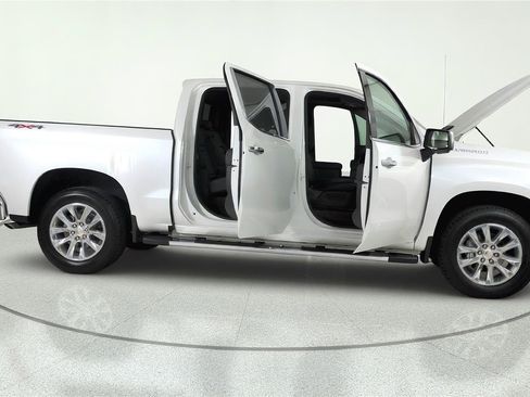 Used 2022 Chevrolet Silverado 1500 LTZ w/ LTZ Convenience Package II AWD/4WD image 5