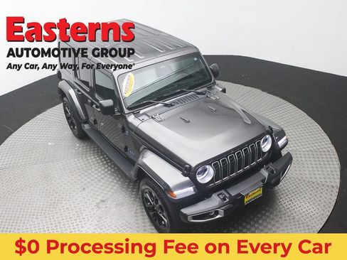 Used 2025 Jeep Wrangler Unlimited Sahara AWD/4WD image 3