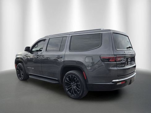Used 2022 Jeep Wagoneer Series III w/ Convenience Group I RWD image 5