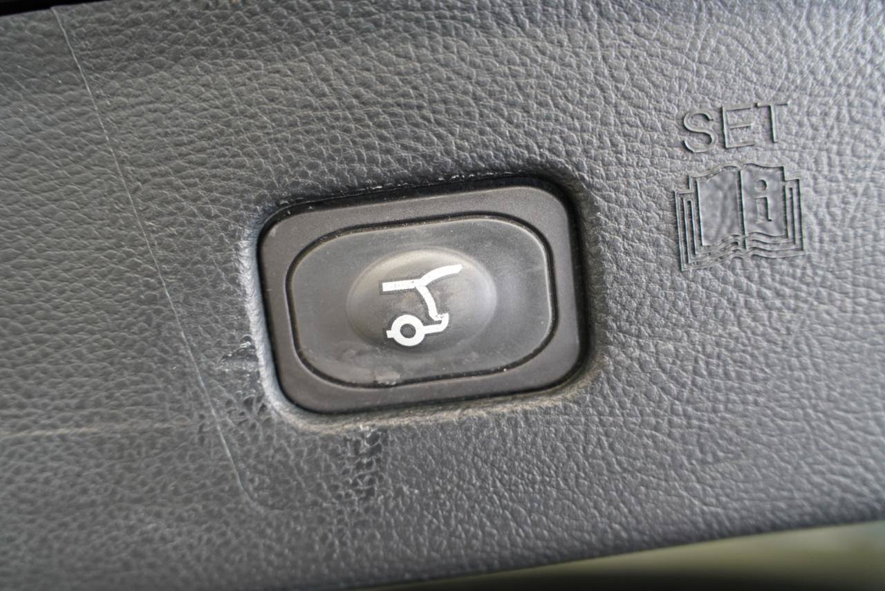 Used 2021 Ford Edge ST-Line AWD/4WD image 38