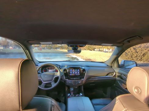Used 2022 Chevrolet Traverse RS image 16