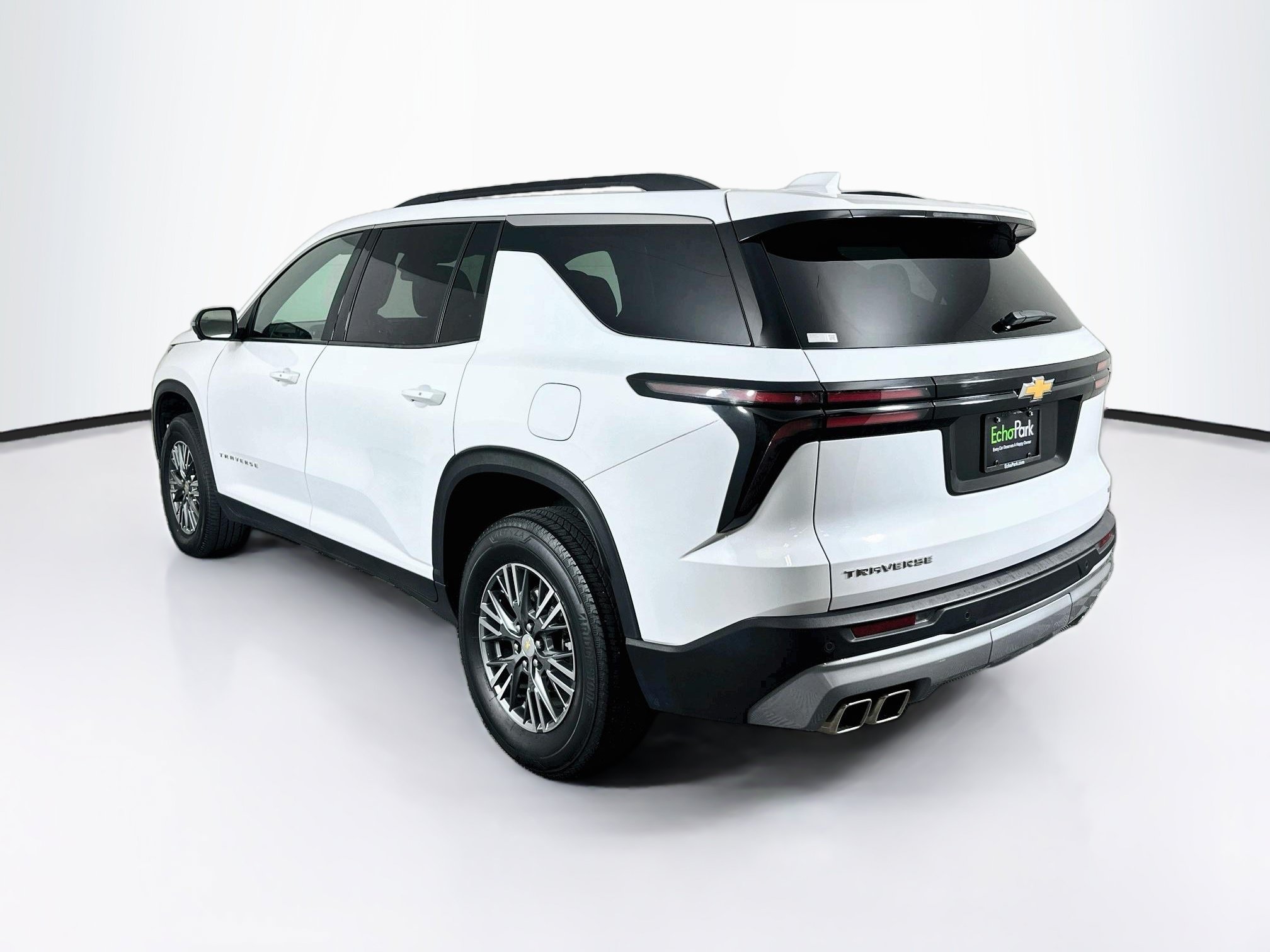 Used 2024 Chevrolet Traverse LT FWD image 5