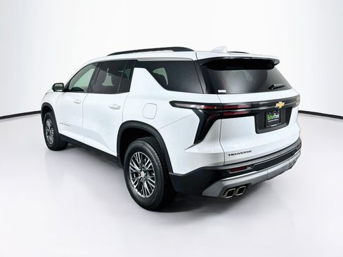 Used 2024 Chevrolet Traverse LT FWD image 5