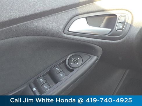 Used 2018 Ford Focus SE image 26