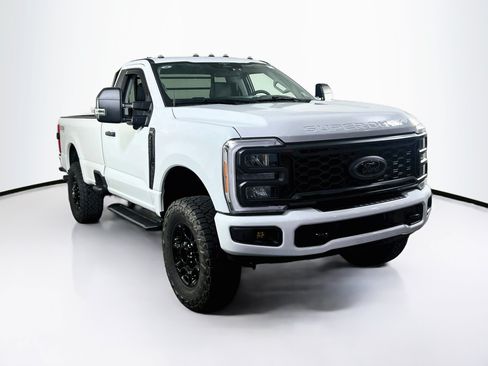 Used 2023 Ford F250 XL w/ STX Appearance Package AWD/4WD image 3