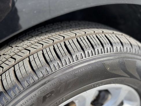 Used 2018 Chevrolet Equinox LT image 23