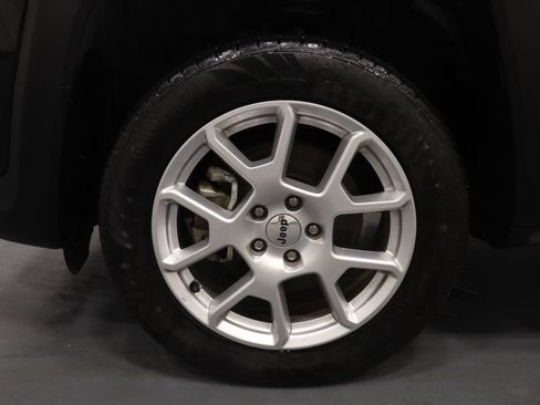 Certified 2023 Jeep Renegade Latitude AWD/4WD image 25