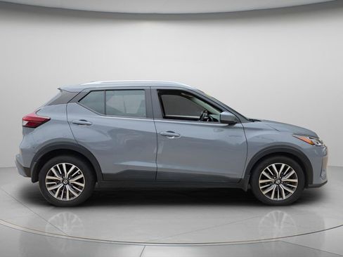 Used 2021 Nissan Kicks SV FWD image 8