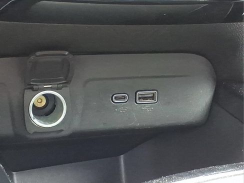 Used 2025 Chevrolet Trax LT FWD image 16