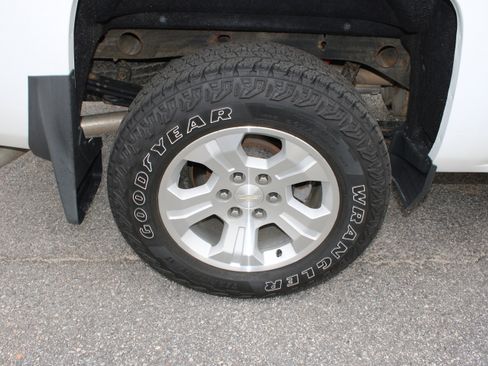 Used 2018 Chevrolet Silverado 1500 LT w/ All Star Edition image 11