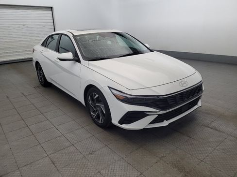 Used 2025 Hyundai Elantra SEL FWD image 13