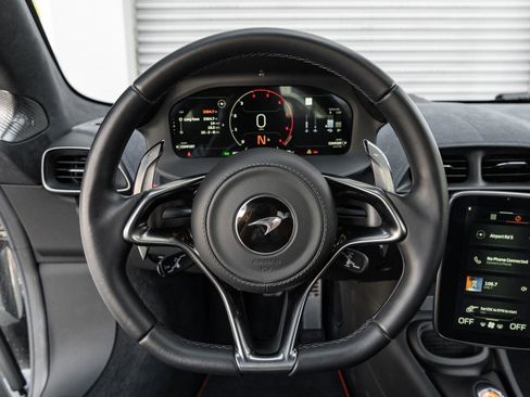 Used 2025 McLaren Artura image 15