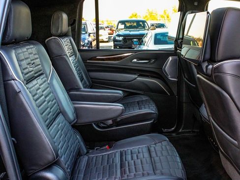 Used 2022 Cadillac Escalade ESV Sport Platinum w/ LPO, ONYX Package image 40