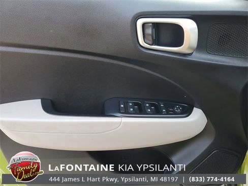 Used 2021 Hyundai Venue SEL image 12