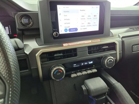 Used 2025 Toyota Tacoma SR5 AWD/4WD image 18