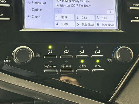 Used 2019 Toyota Camry LE FWD image 19