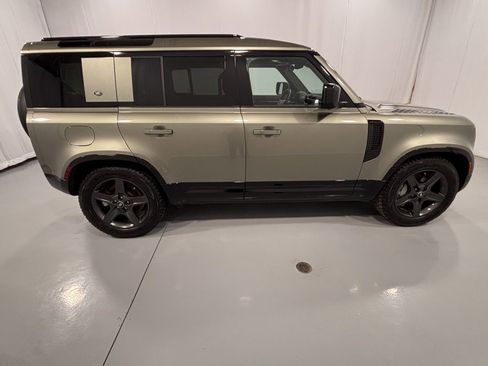 Used 2024 Land Rover Defender 110 X-Dynamic SE image 5