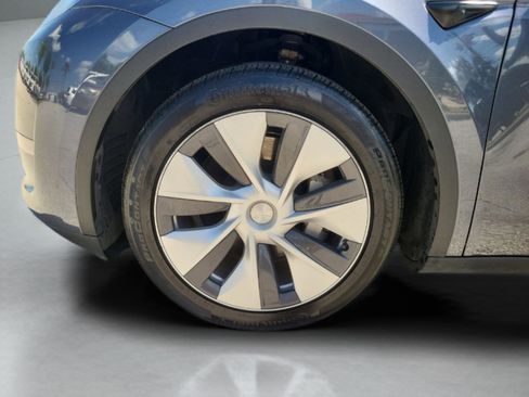 Used 2023 Tesla Model Y Long Range AWD/4WD image 32