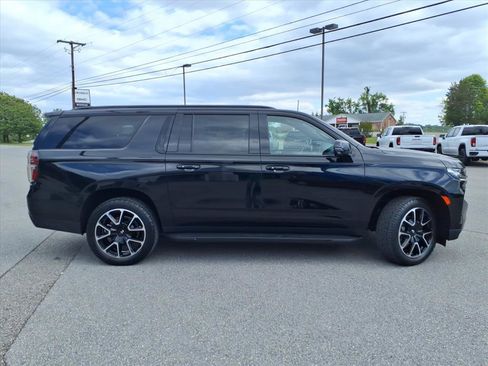 Used 2022 Chevrolet Suburban RST w/ Luxury Package AWD/4WD image 3