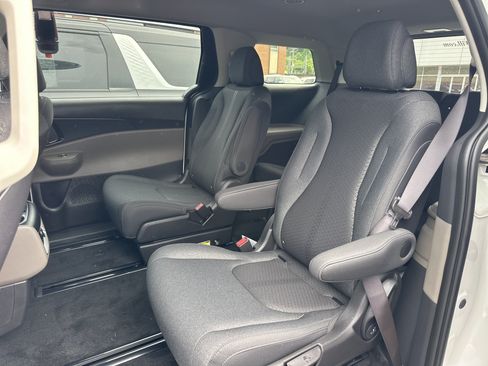 New 2026 Kia Carnival LX FWD image 14
