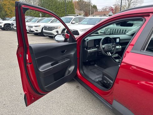 Used 2024 Hyundai Kona SEL w/ Convenience Package image 11