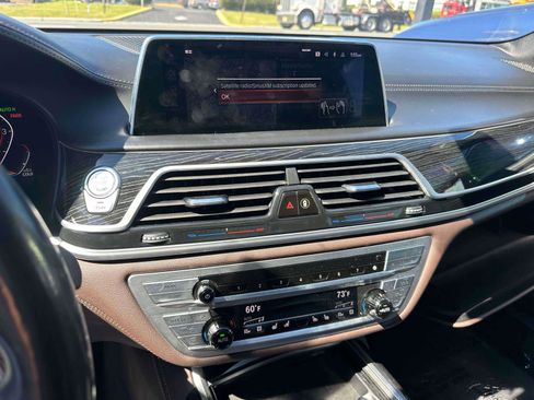 Used 2021 BMW 750i xDrive w/ Executive Package image 31