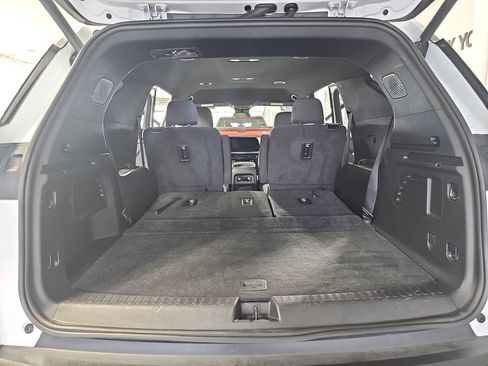 Used 2025 Chevrolet Traverse LT AWD/4WD image 18