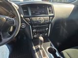 Used 2018 Nissan Pathfinder SV image 2