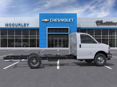 New 2026 Chevrolet Express 3500 w/ Power Convenience Package RWD image 5