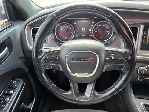 Used 2017 Dodge Charger SE RWD image 13
