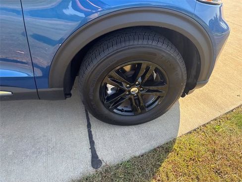 Used 2022 Ford Explorer XLT image 59