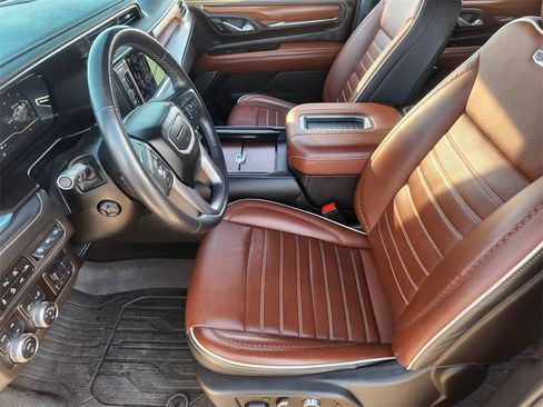Used 2023 GMC Yukon Denali Ultimate image 10