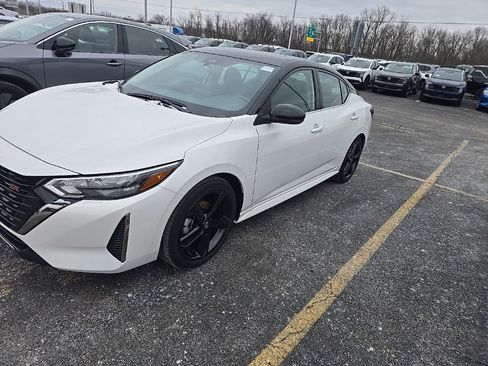 Used 2025 Nissan Sentra SR image 2