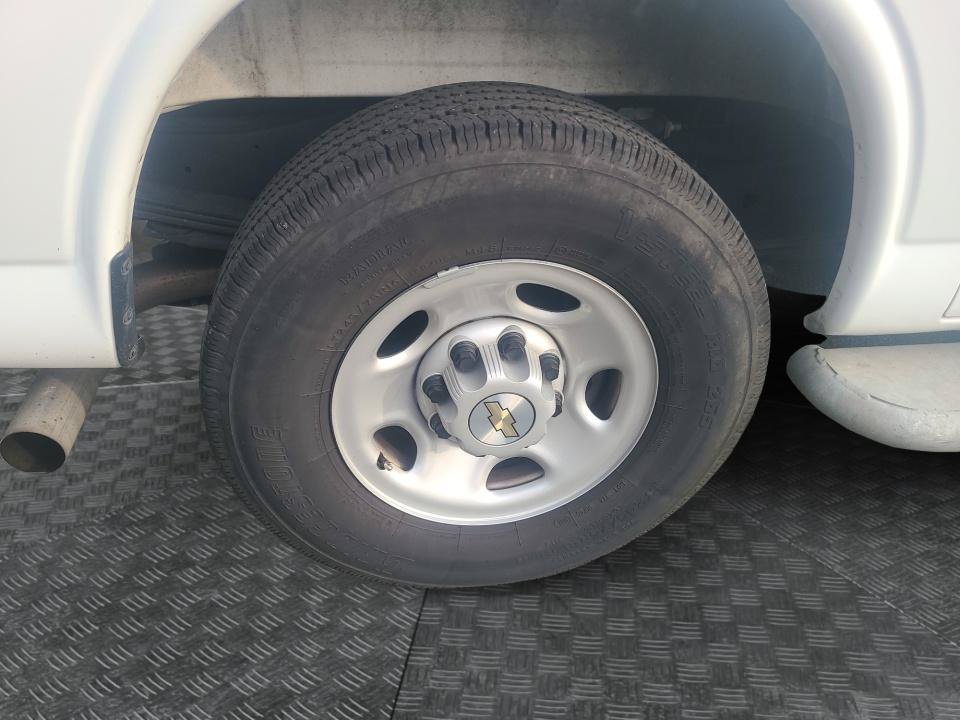 Used 2025 Chevrolet Express 2500 w/ Driver Convenience Package RWD image 23