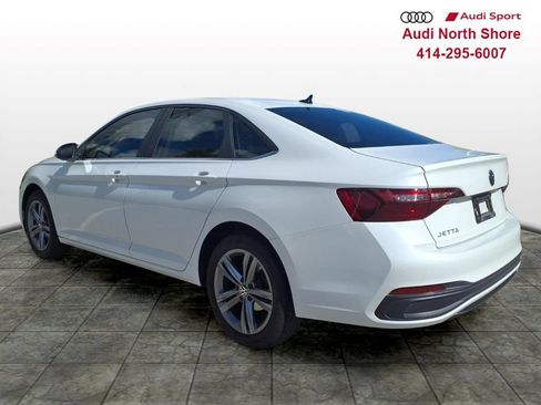 Used 2024 Volkswagen Jetta SE FWD image 4