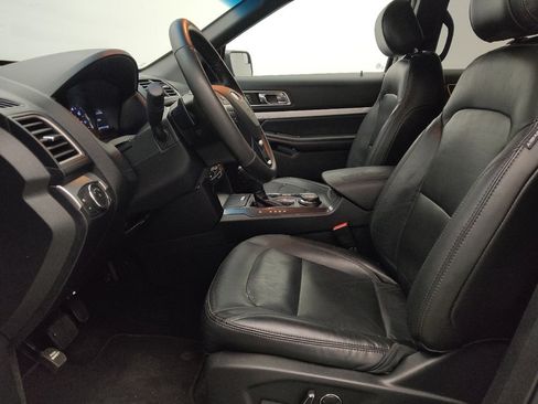Used 2016 Ford Explorer XLT w/ Equipment Group 202A AWD/4WD image 17