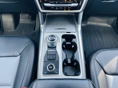 Used 2023 Ford Explorer XLT w/ Equipment Group 202A AWD/4WD image 25