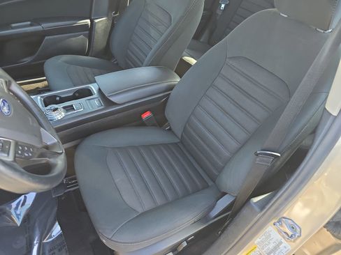 Used 2019 Ford Fusion SE image 18