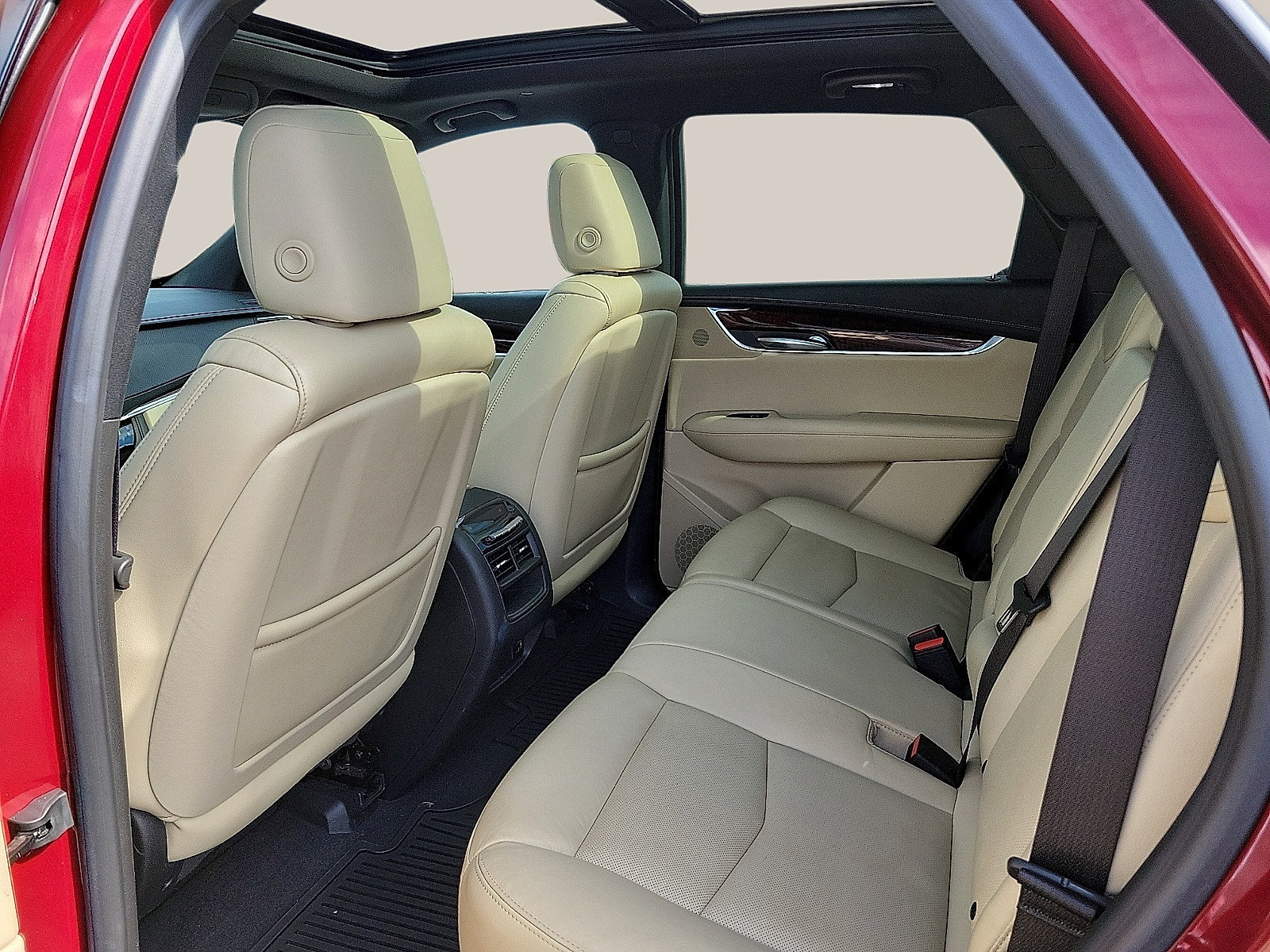 Used 2017 Cadillac XT5 Premium Luxury w/ Driver Assist Package FWD image 9