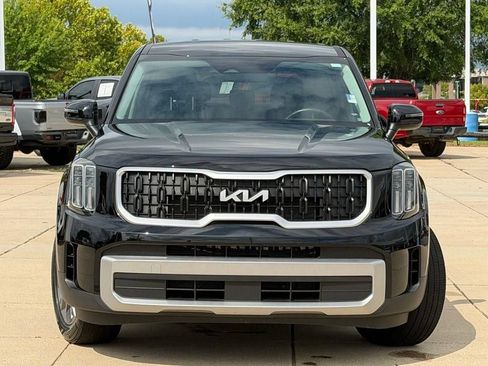 Used 2024 Kia Telluride LX FWD image 2