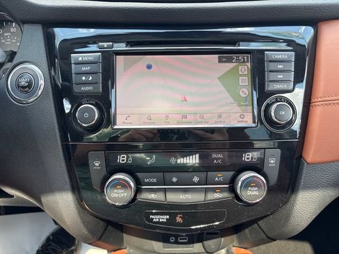 Used 2020 Nissan Rogue SL AWD/4WD image 16