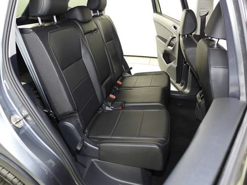 Used 2019 Volkswagen Tiguan SE w/ Panoramic Sunroof Package FWD image 20