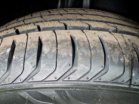 Used 2019 Chevrolet Bolt Premier w/ Infotainment Package image 35