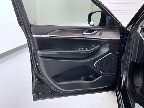 Certified 2022 Jeep Grand Cherokee L Limited image 9