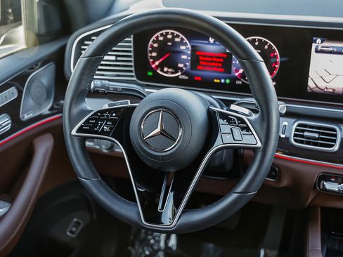 Certified 2025 Mercedes-Benz GLS 450 4MATIC image 13