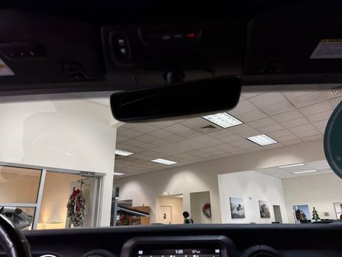 Used 2020 Jeep Wrangler Unlimited Sahara image 20